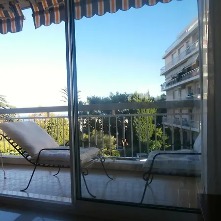 Park & Sea View Apartment *